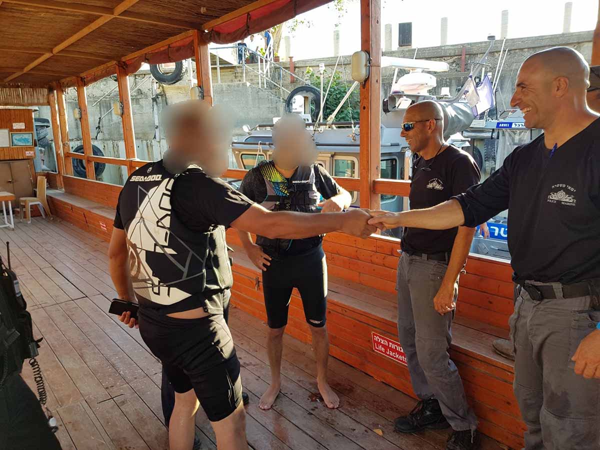 האדם שנסחף בכינרת מודה למלחציו - שוטרי השיטור הימי