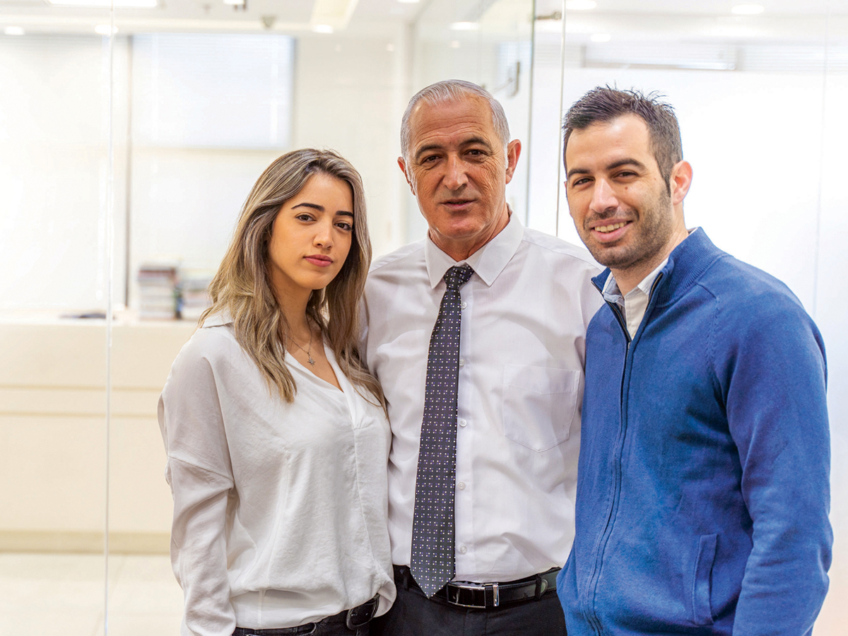 עו"ד מלול עם בנו יותם ובתו שיר