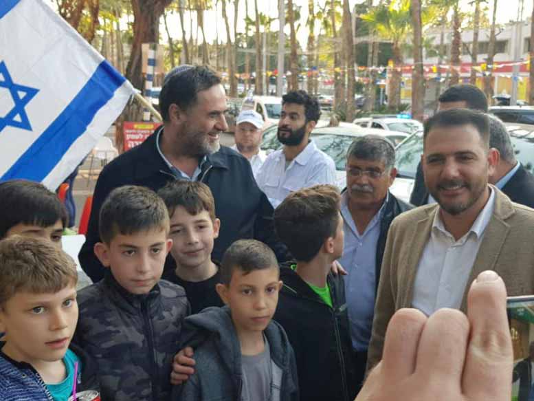 כפיר סרוסי עם השר כ"ץ- במהלך הביקור