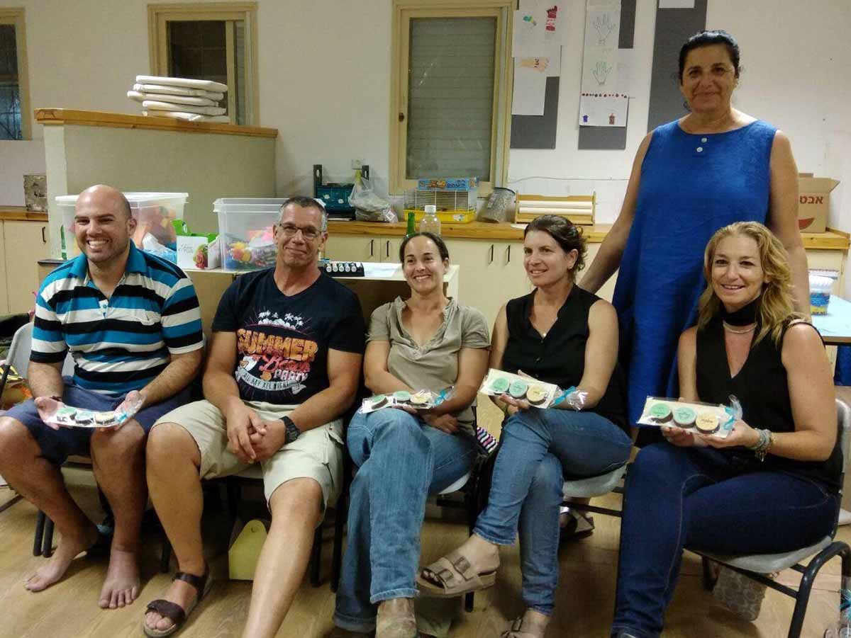 סגל המורים והמנהלים שלבית הספר הדמוקרטי אילי מרחב. צילום: מתוך פייסבוק ביה"ס