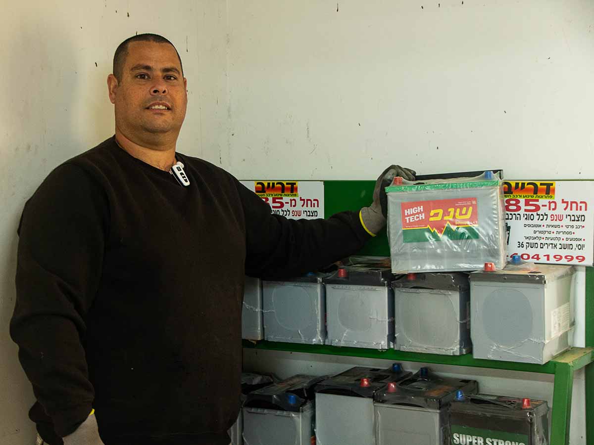 מחלקת מצברים ב"דרייב פתרונות שינוע"
