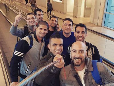 החבר'ה הטובים מעפולה בסלפי חיוכים בדרך לרומניה, מזל טוב לשלומי אלבז ודני דוד לאחר ביקור החסידה. פלאש!- רכילות בעמק