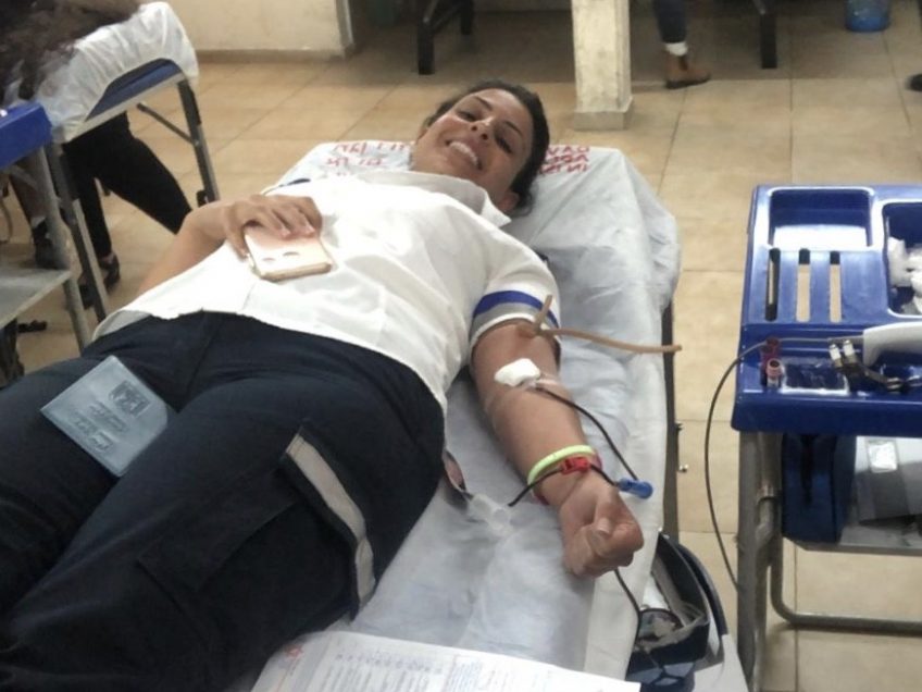 מכל הלב: תושבת עפולה תרמה דם ולאחר מכן את שיערה לילדים חולי סרטן מכל הלב: תושבת עפולה תרמה דם ולאחר מכן את שיערה לילדים חולי סרטן