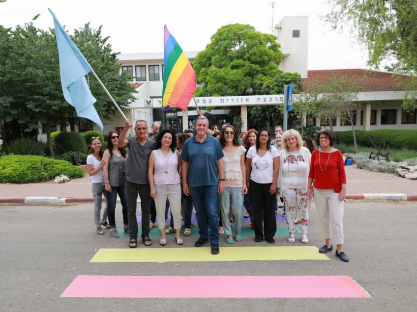 עמק יזרעאל: בבית המועצה מציינים את חודש הגאווה במחווה מרגשת עמק יזרעאל: בבית המועצה מציינים את חודש הגאווה במחווה מרגשת
