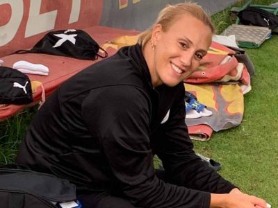 הספורטרפיסטית של הפועל עפולה מפזרת חיוכים במחנה האימונים בבולגריה ורפי בוסקילה באימון אישי עם ביברס נאתכו. פלאש! – רכילות בעמק