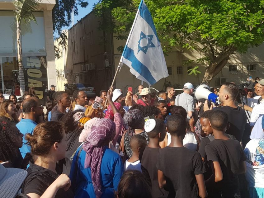 עפולה: מאות השתתפו במחאה בעקבות מותו של סלומון טקה עפולה: מאות השתתפו במחאה בעקבות מותו של סלומון טקה