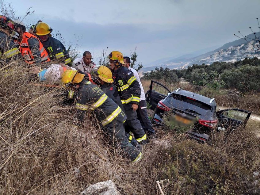 עוקף הר יונה: אישה חולצה מרכב שהדרדר לתהום עוקף הר יונה: אישה חולצה מרכב שהדרדר לתהום