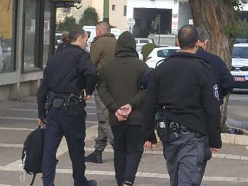 מגדל: אדם התרוצץ ערום עם כלביו ברחובות המושבה מגדל: אדם התרוצץ ערום עם כלביו ברחובות המושבה