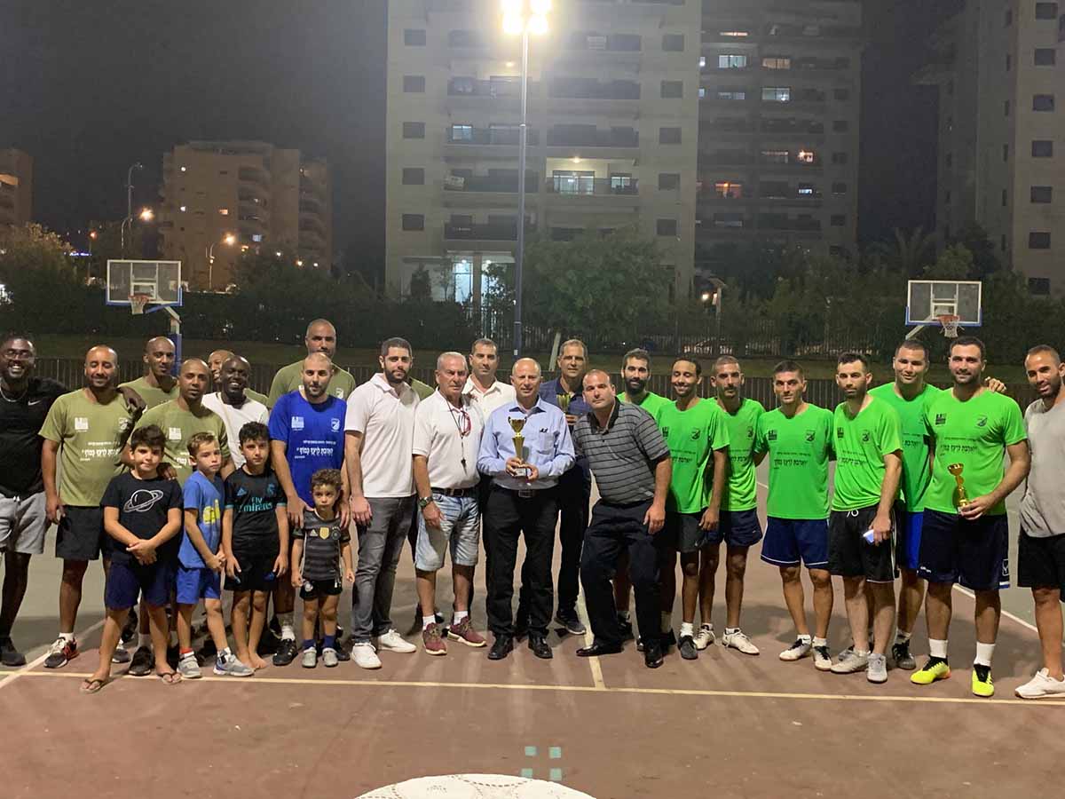 ראש העיר של עפולה אלקבץ ושתי הפינליסטיות של הגמר