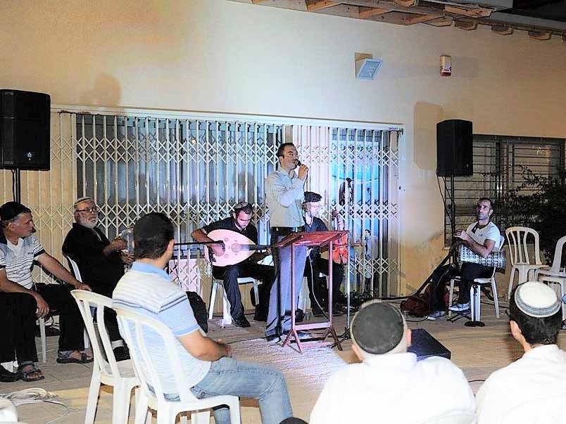 מיקס- פסטיבל שילובים, הופעות בחצרות הבתים