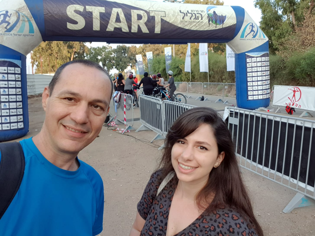 עושים הכל למען הלקוח. שרי יונתן ואופיר שפיגל התייצבו במרתון הגליל.