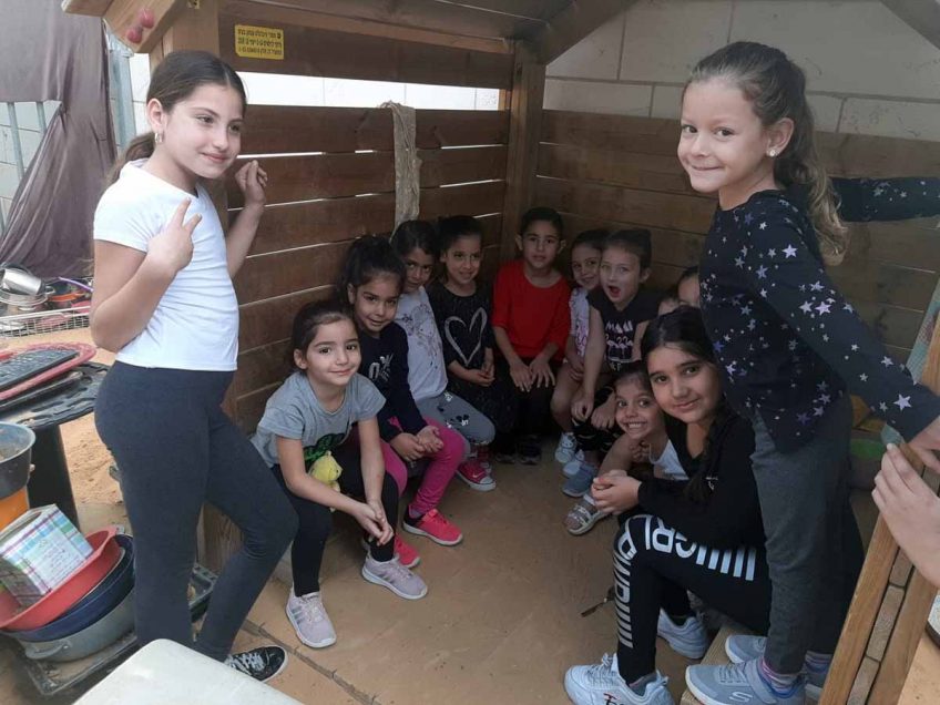 משדרות המופגזת לגן הילדים בעפולה משדרות המופגזת לגן הילדים בעפולה