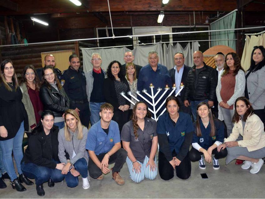 מאירים את אורם של דיירי בית גרבסקי מאירים את אורם של דיירי בית גרבסקי