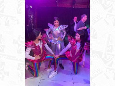 מזל טוב לנעה חדד המהממת שחגגה בת מצווה טרם הקורונה. הרב גולד ובנו המשיכו את מסורת הצדקה גם השנה. פלאש!- רכילות בעמק