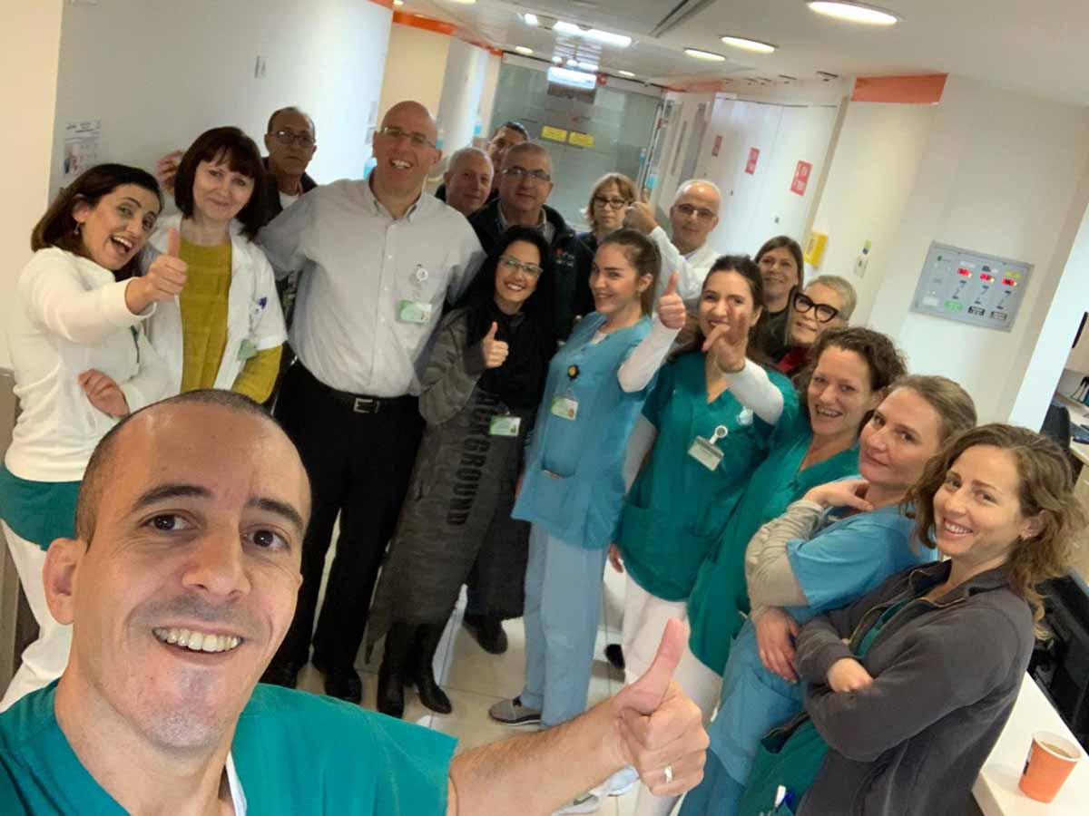 סלפי התרגשות של הצוות מפתיחת המחלקה לנוירולוגיה