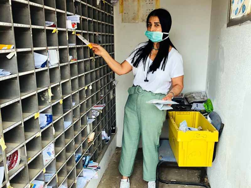 משהו קטן וטוב: הדוורית מעפולה שמעניקה שירות רציף לתושבים משהו קטן וטוב: הדוורית מעפולה שמעניקה שירות רציף לתושבים