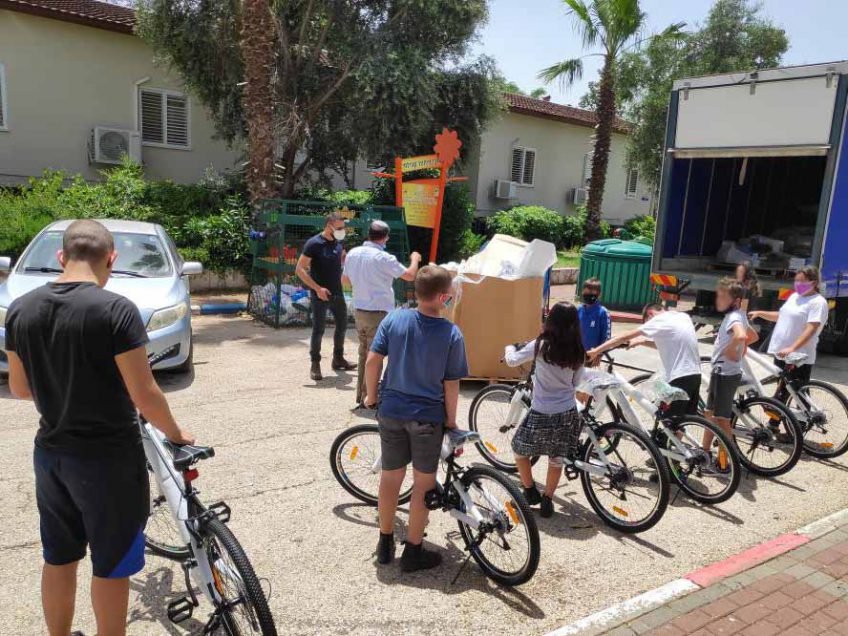 עפולה: תרומה מרגשת מניצולת שואה לילדי המשפחתון בכפר הילדים וניר העמק עפולה: תרומה מרגשת מניצולת שואה לילדי המשפחתון בכפר הילדים וניר העמק