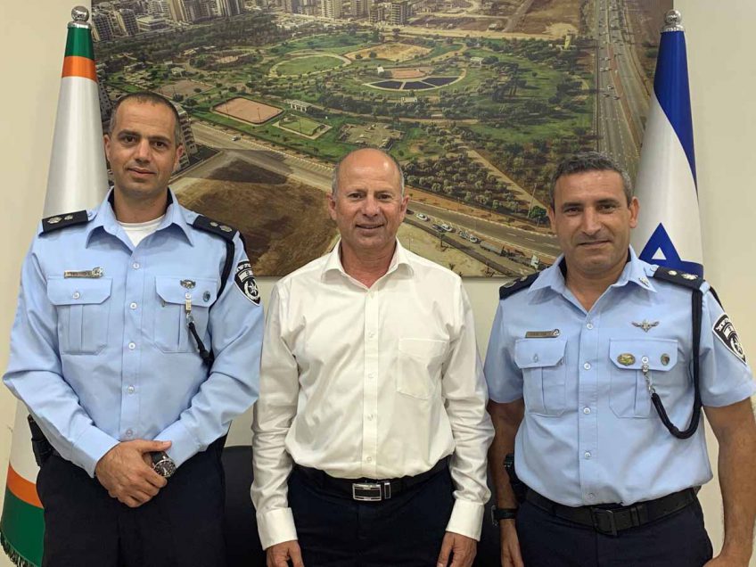 אבי אלקבץ נפגש עם מפקד תחנת המשטרה הנכנס בעפולה אבי אלקבץ נפגש עם מפקד תחנת המשטרה הנכנס בעפולה