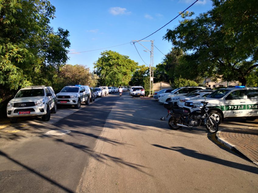 ניידות מג"ב במקום שהגיעו לשמור על הסדר