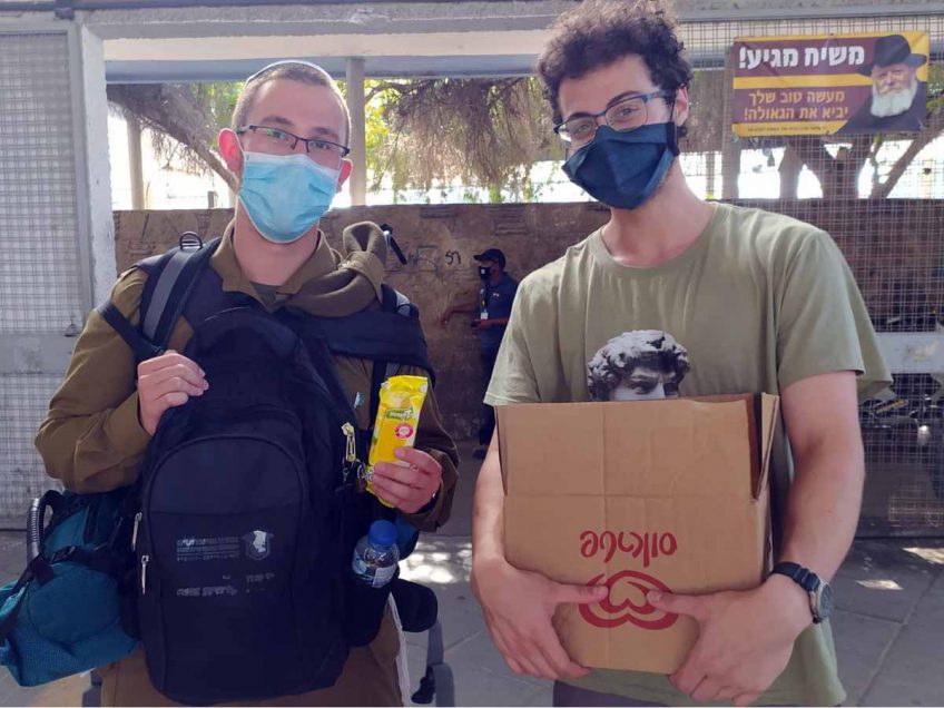 עפולה מצדיעה לחיילים עפולה מצדיעה לחיילים