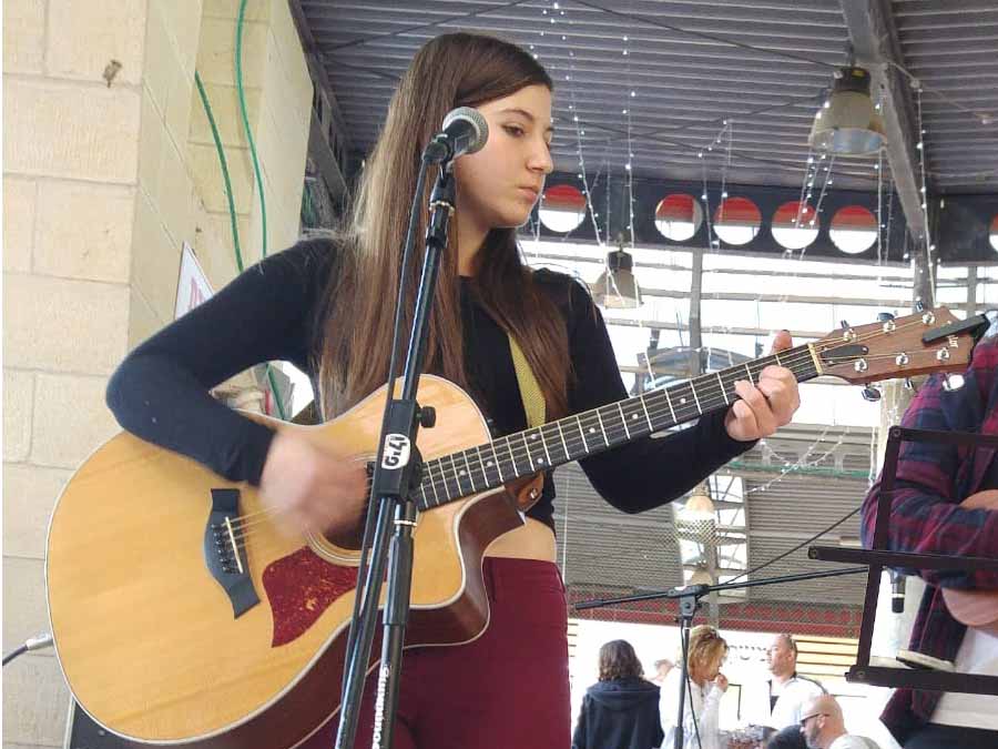 מרגישה נוח על הבמה, יובל מסאס צילום: אלבום פרטי