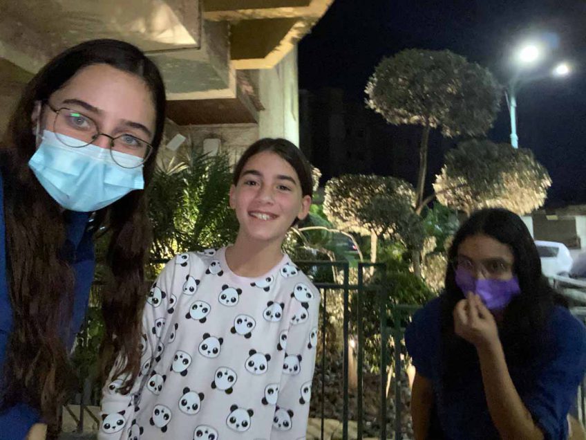 מגדל העמק: מדריכי "הקוביה" חילקו ערכות פעילות לחניכים שעדיין לא חזרו ללימודים מגדל העמק: מדריכי "הקוביה" חילקו ערכות פעילות לחניכים שעדיין לא חזרו ללימודים