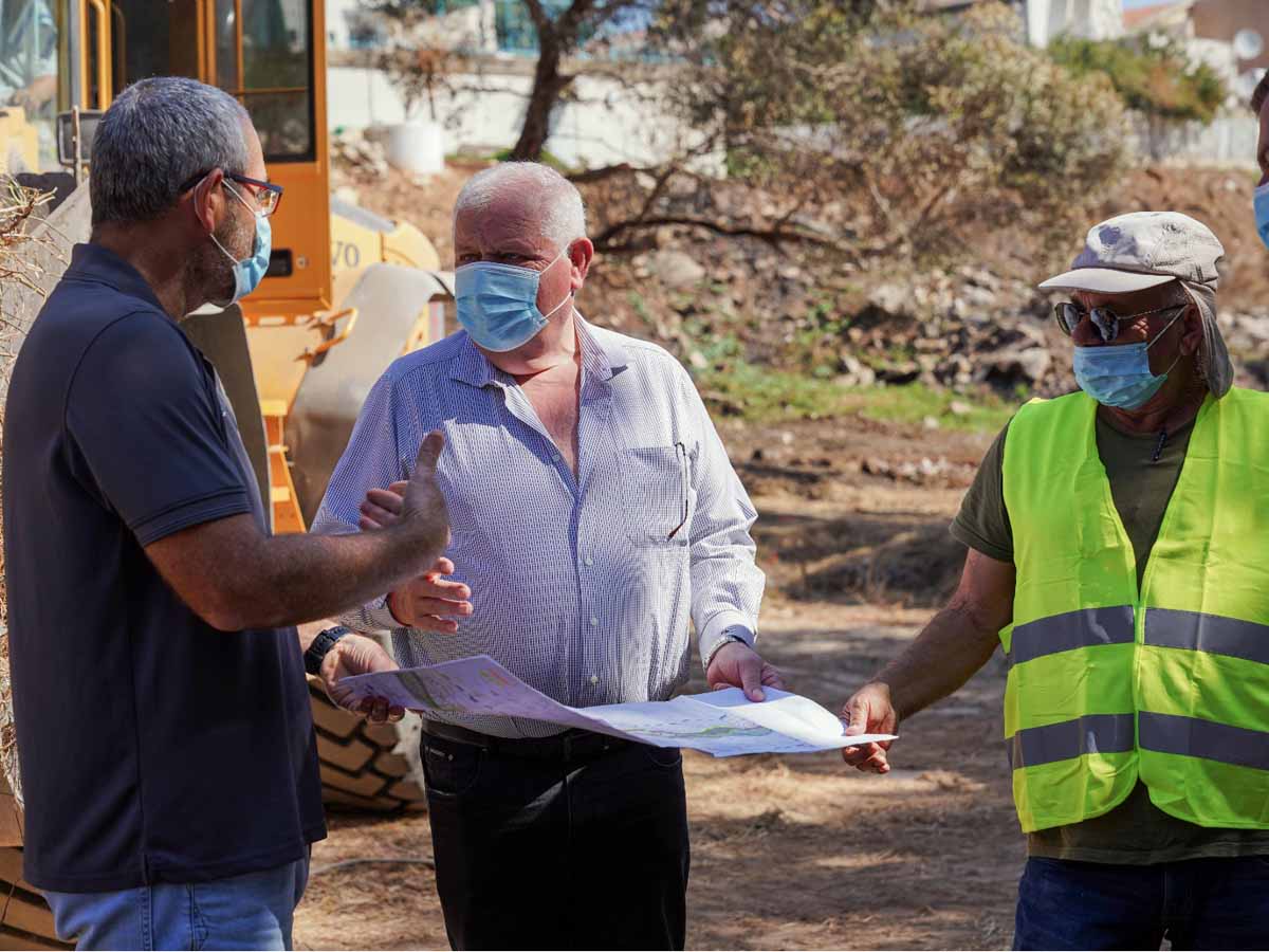 ראש עיריית נוף הגליל, רונן פלוט (במרכז) ועובד יבין מנכ"ל רשות הניקוז