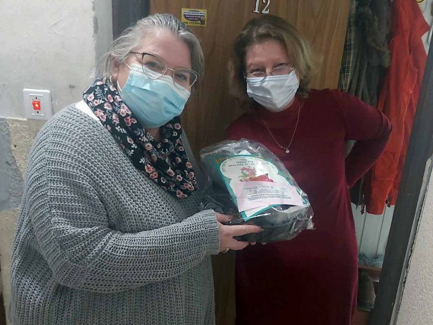 פורים במגדל העמק: משלוחי מנות חולקו לתושבי העיר פורים במגדל העמק: משלוחי מנות חולקו לתושבי העיר
