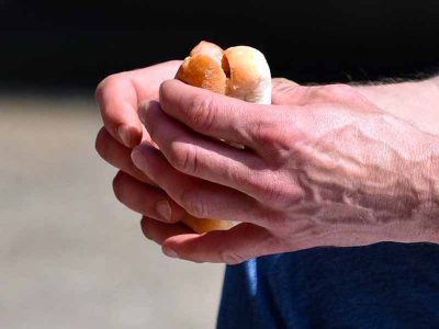 דרמה בנוף הגליל: בן 80 נחנק מאכילת נקניקיה