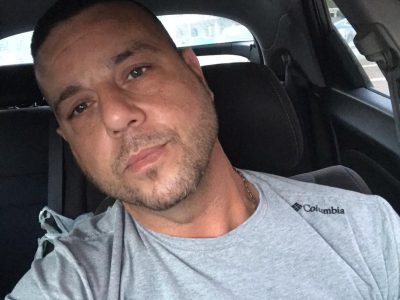 פוטוגני – איציק כץ, חתיך מקומי בתמונה מנצחת, כבשו את המדור המלאכיות של שרבט בעפולה.- פלאש! רכילות בעמק