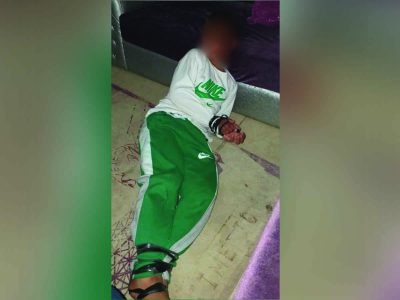 מזעזע: אב העלה לפייסבוק תמונה של בנו אזוק ברצועה