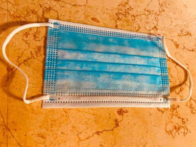 חשד: דקר ככל הנראה אדם בכל חלקי גופו- בגלל שביקש לעטות מסכה