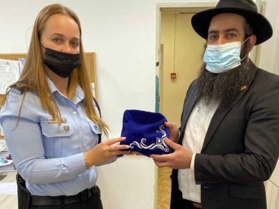 תושב השטחים נתפס במצלמות האבטחה גונב תפילין מעמדה במרכז רפואי העמק בעפולה