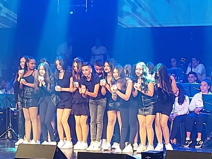 אחרי שנה של חזרות: ילדי עפולה העלו את מופע 'פרי עמלנו' אחרי שנה של חזרות: ילדי עפולה העלו את מופע 'פרי עמלנו'