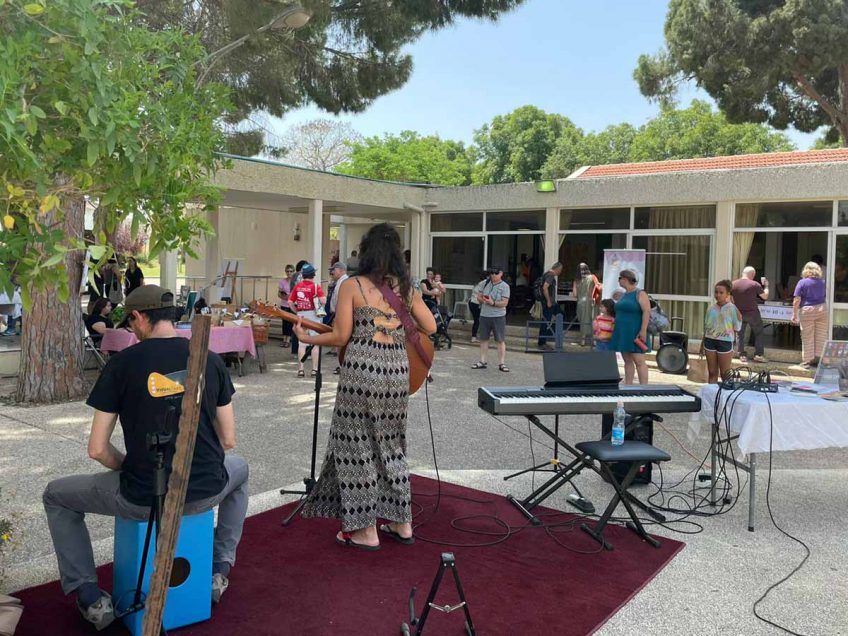 "עסקים מתארחים" – יריד נודד של עסקים מקומיים במועצה האזורית עמק יזרעאל "עסקים מתארחים" – יריד נודד של עסקים מקומיים במועצה האזורית עמק יזרעאל