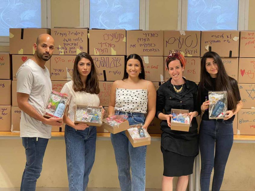 צעירי מגדל העמק שלחו חבילות לחיילי צה"ל צעירי מגדל העמק שלחו חבילות לחיילי צה"ל