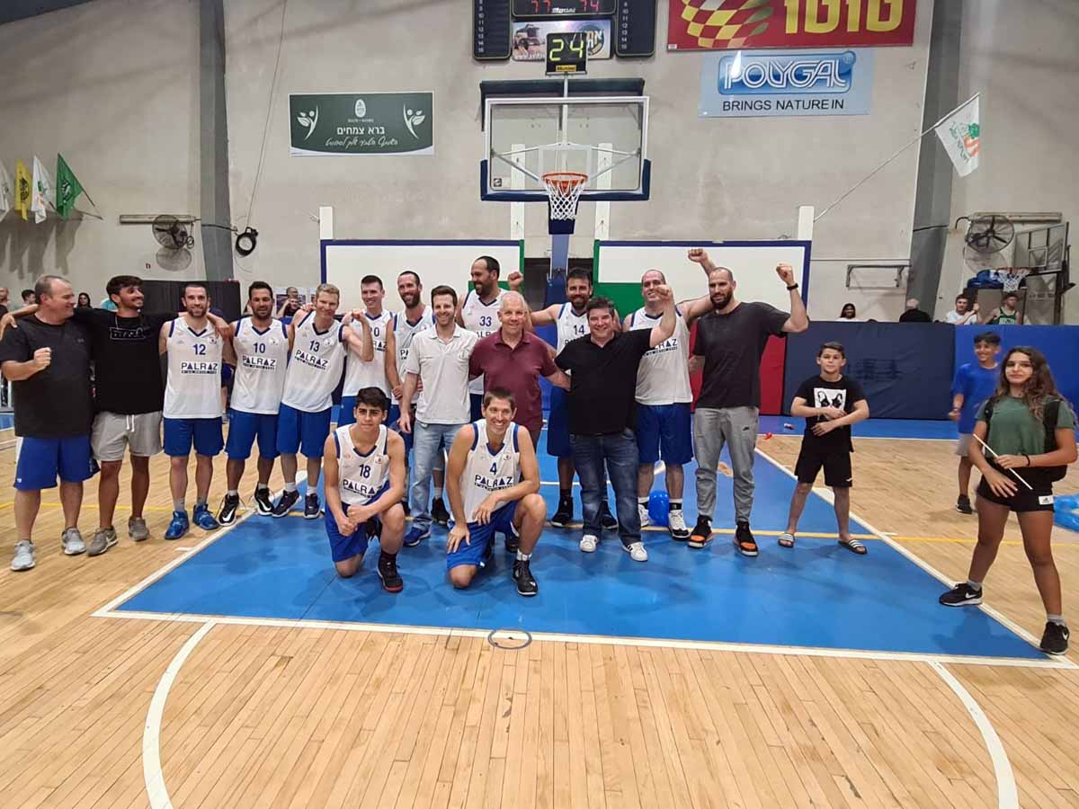 שחקני מגדל העמק חוגגים עלייה. צילום: מועדון מגדל העמק/יזרעאל