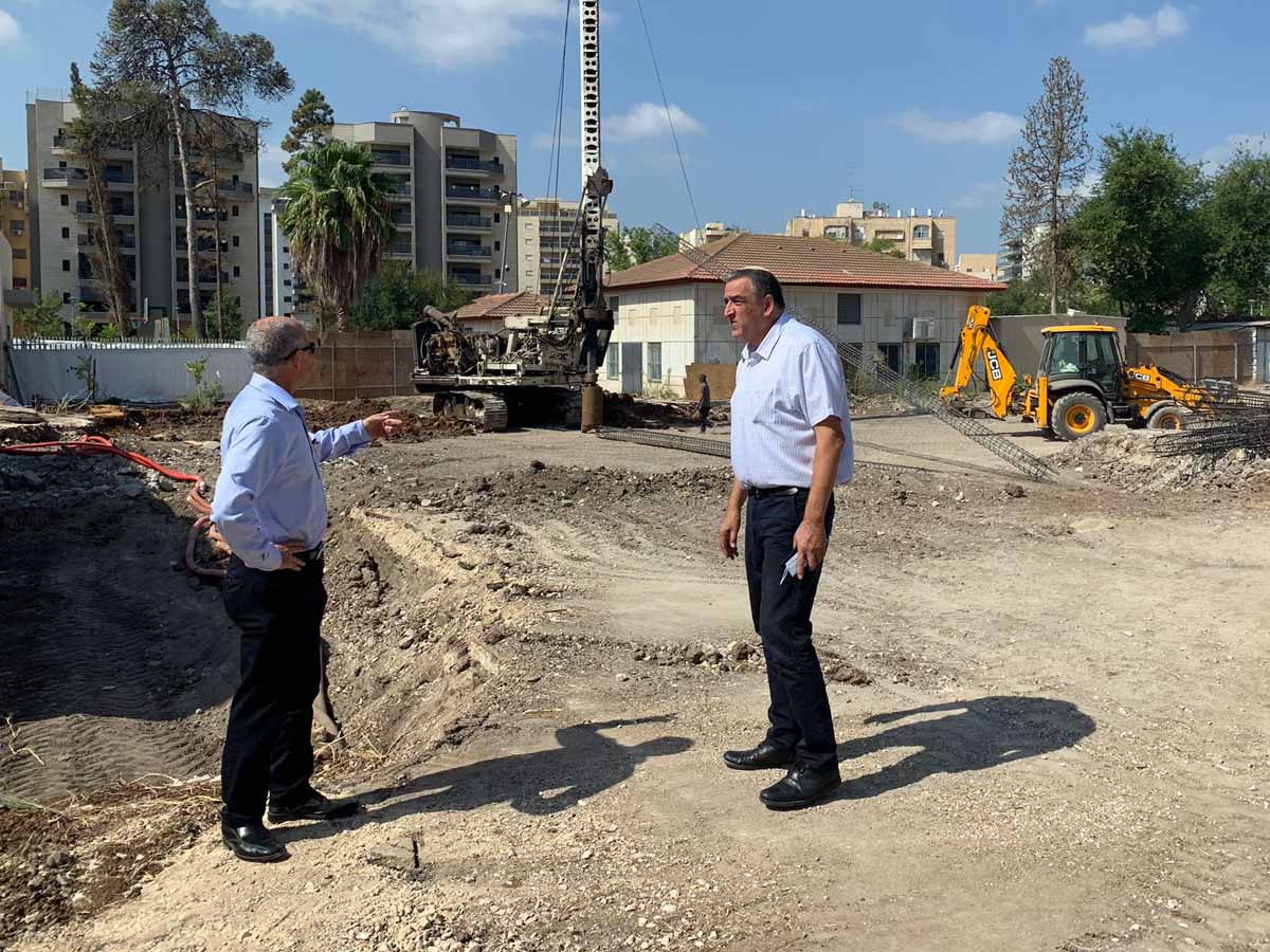 ראש העיר וממלא מקומו חביב פרץ מחזיק תיק החינוך הממלכתי דתי