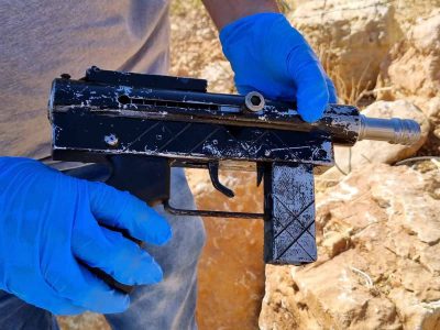 "לא מחכים שנדפוק בדלת, נגיד שבאנו לאסוף את הנשק והוא יגיע מחדר השינה עם סלסלה קשור בסרט"