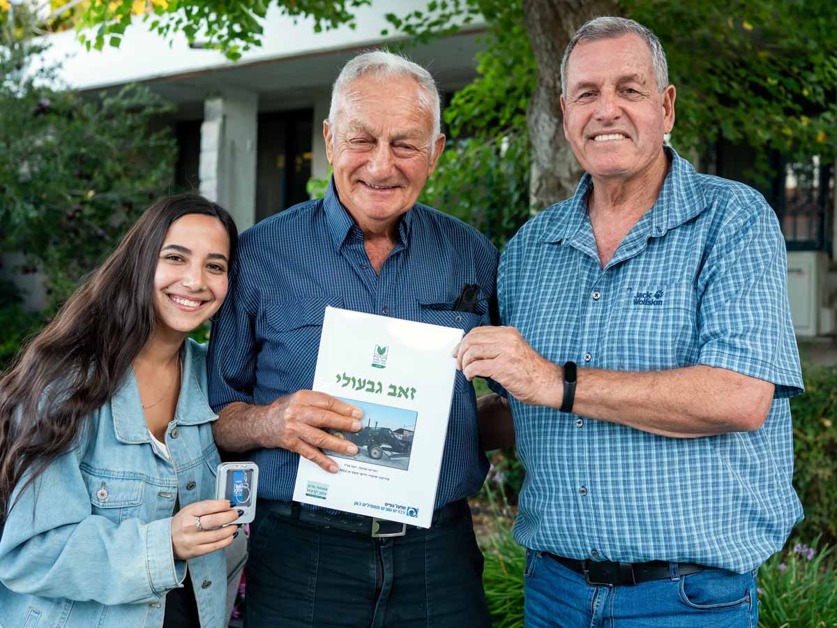 "סיפורי חיים"- סטודנטים כותבים את סיפור חייהם של ותיקי עמק יזרעאל. צילום צ'יז צילום