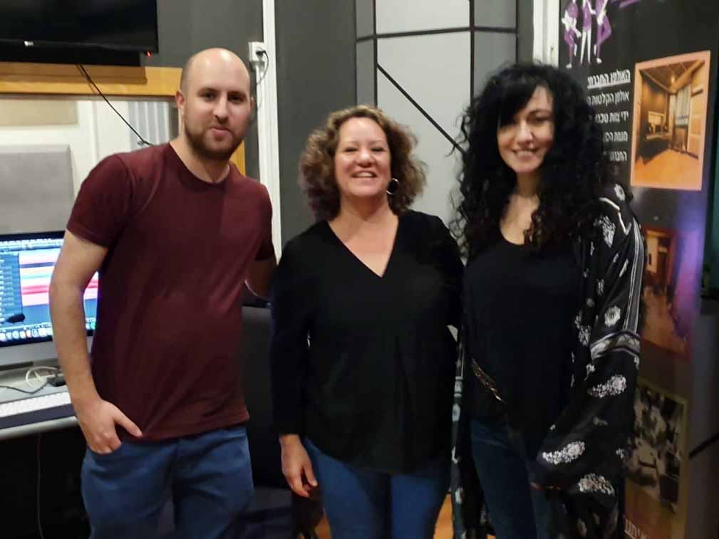 זוהר ופסי ממרחביה, וחן הררי עם הזמרת שלומית אהרון. תתכוננו בקרוב להיט ברדיו זוהר ופסי ממרחביה, וחן הררי עם הזמרת שלומית אהרון. תתכוננו בקרוב להיט ברדיו