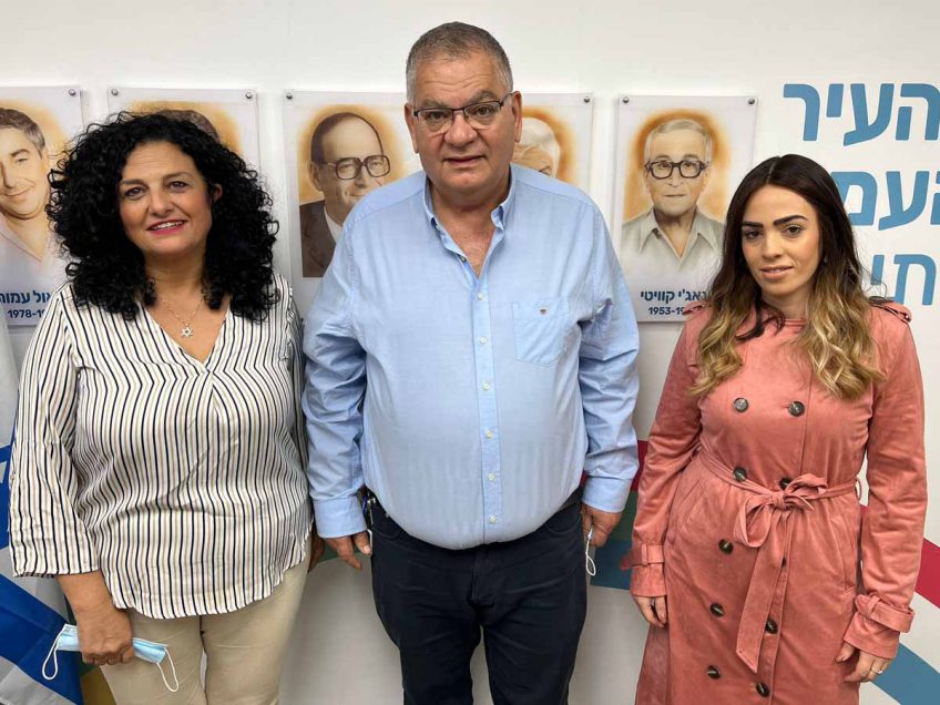 מגדל העמק: מורה במח"ט "אורט פסגות" זכתה באשת חינוך מצטיינת מגדל העמק: מורה במח"ט "אורט פסגות" זכתה באשת חינוך מצטיינת