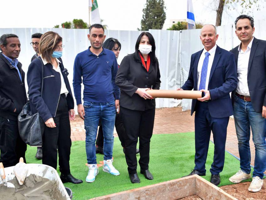 יוצאים לדרך: הונחה אבן הפינה לבית הספר אלומות חדש יוצאים לדרך: הונחה אבן הפינה לבית הספר אלומות חדש