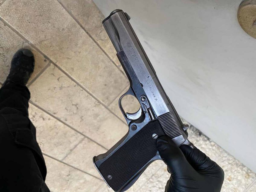 נוף הגליל: בן 25 נתפס בתום מרדף עם אקדח נוף הגליל: בן 25 נתפס בתום מרדף עם אקדח