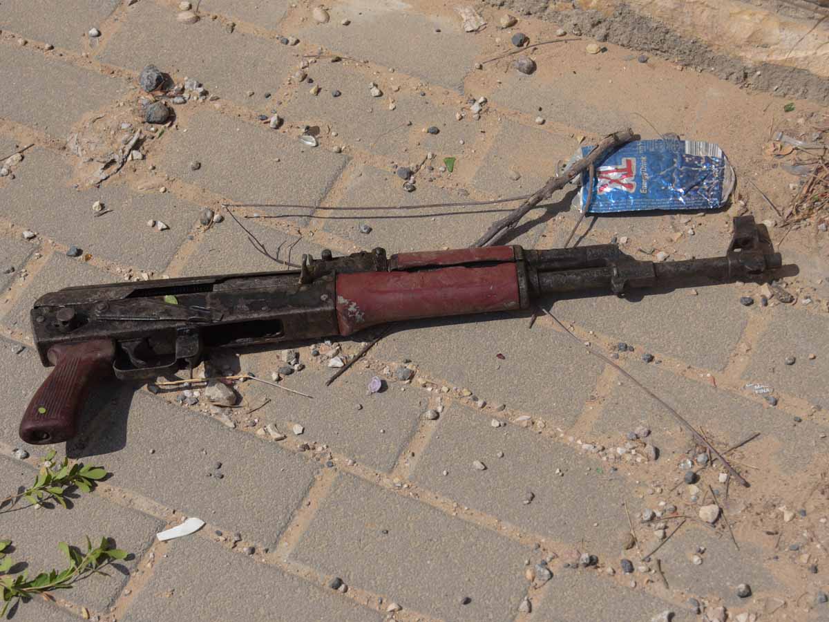 רובה הקלאצ'ניקוב שנתפס שע"פ החשד שימש לירי. צילום: דובברות המשטרה
