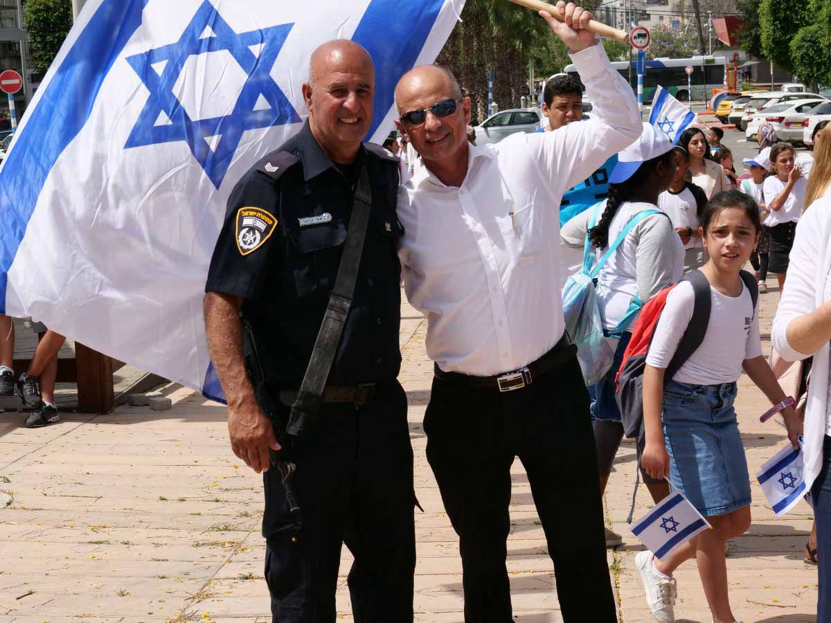 בבגט ניר בן ועומר יפנקו אתכם עם מבחר בשרים וחיוך מהלב אפרים זבטני