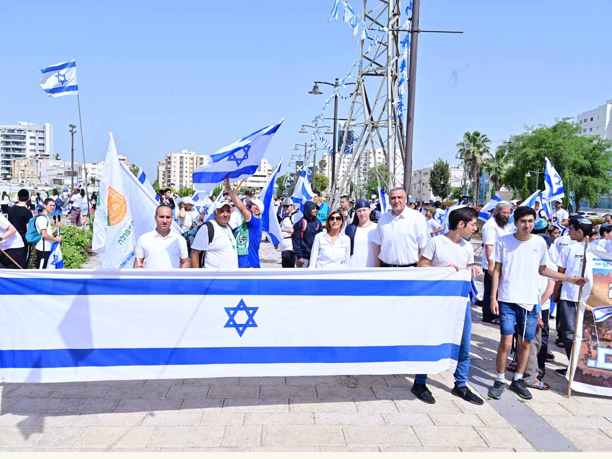 בכירי העירייה ציינו בבירת העמק את יום ירושלים במצעד דגלים
